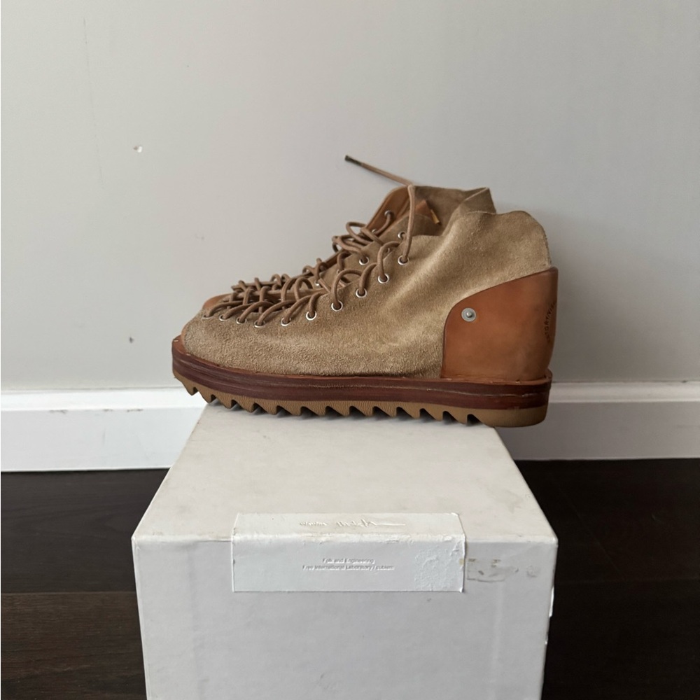 The ARENI SUEDE-FOLK